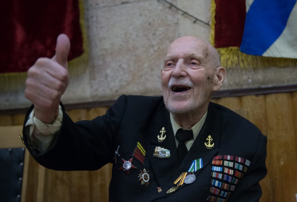 Ветеранам Великой Отечественной войны в Басманном районе показали документальный фильм. Фото: архив, «Вечерняя Москва»