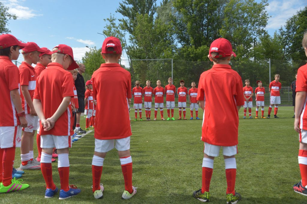 Именитые футболисты осуществили детские мечты на «Красной Пресне»