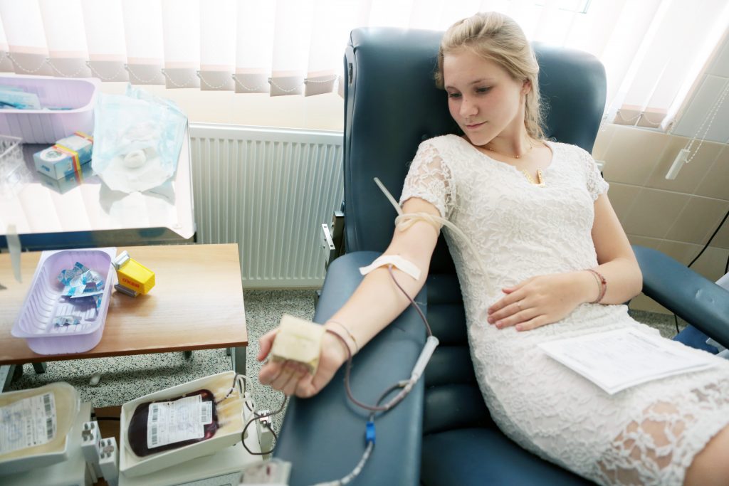 День донора: в Москве открылись мобильные пункты сдачи крови