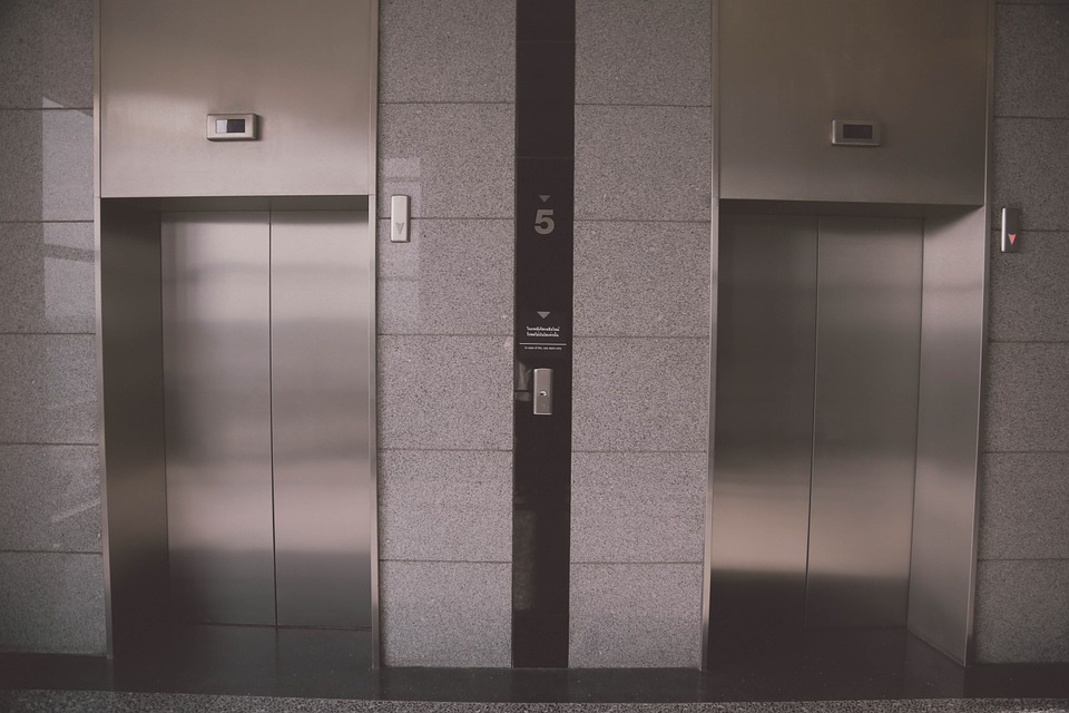По программе капремонта в Москве установлено 8 тысяч новых лифтов