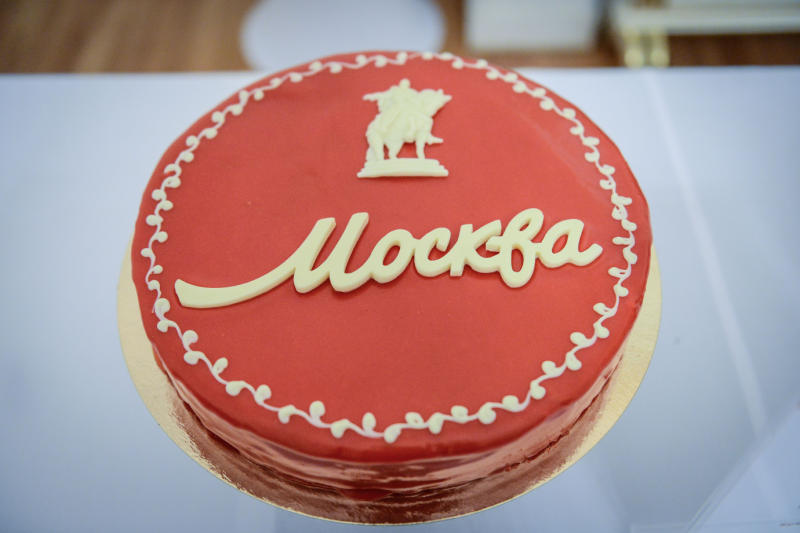 Торт «Москва» в тюбике появится в Московском Планетарии
