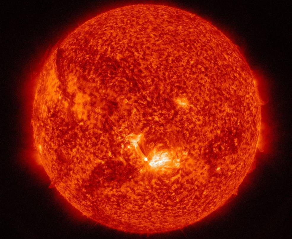 NASA: Пятно размером с Землю обнаружено на Солнце