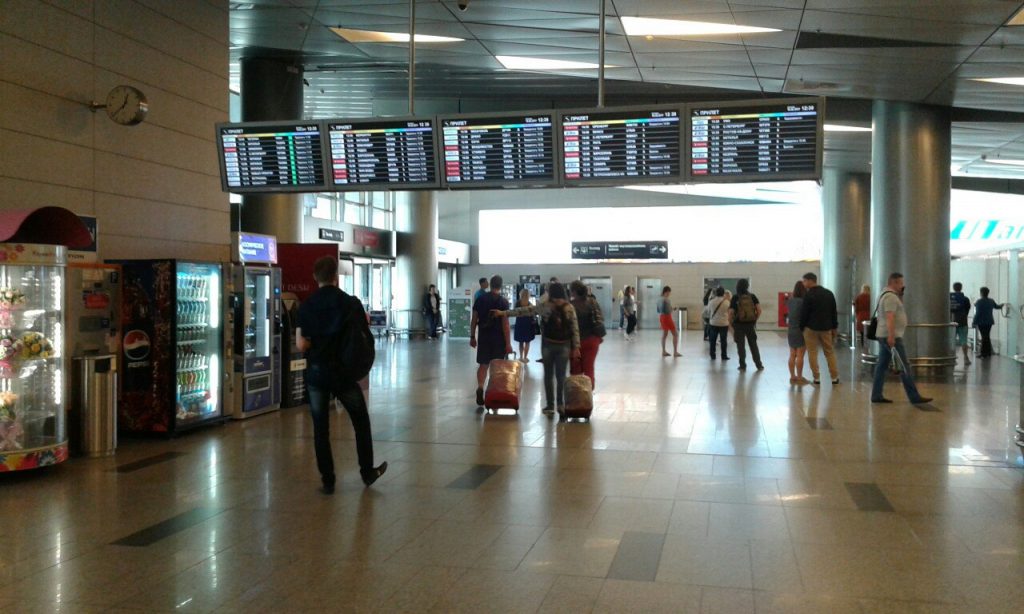Два аэропорта Москвы задержали и отменили более 40 вылетов