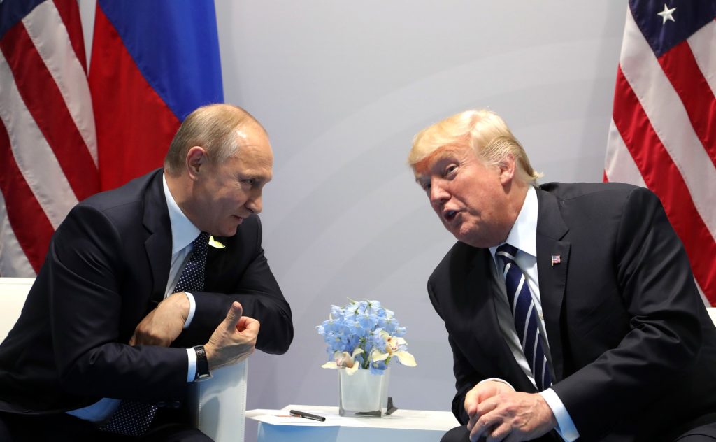 В Москве прокомментировали «жесткое поведение» Трампа перед Путиным