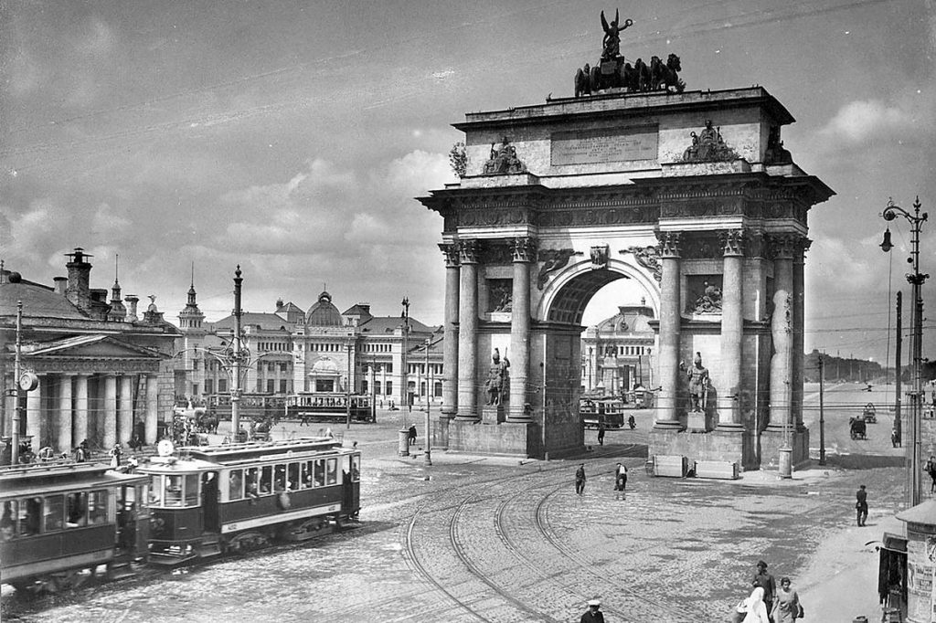 Трамвай и памятник вернутся на площадь