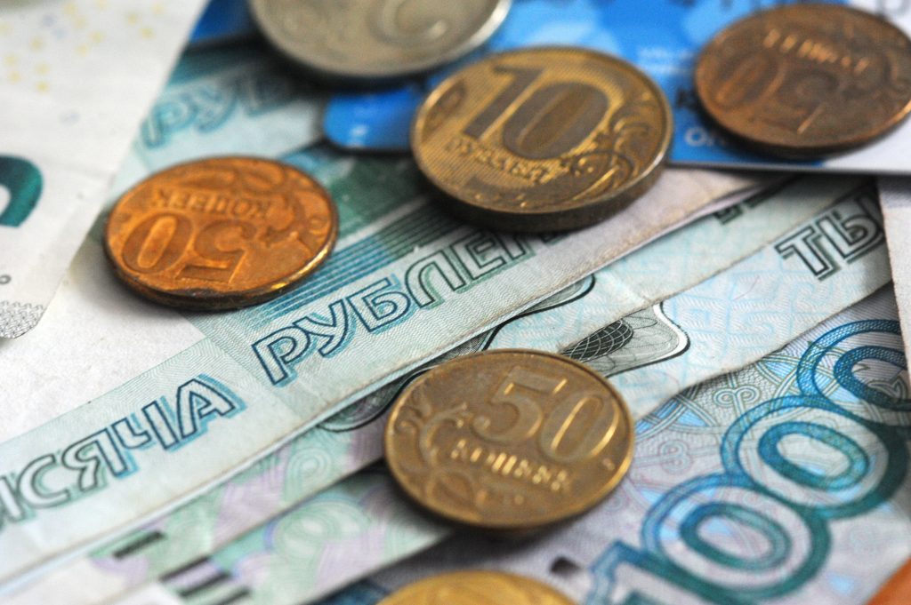Представитель Сбербанка заявил о вбросах фальшивых денег в банкоматы