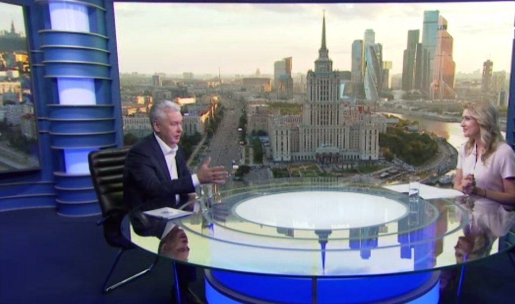 Сергей Собянин в прямом эфире ответил на вопросы москвичей. Фото: скриншот с видео