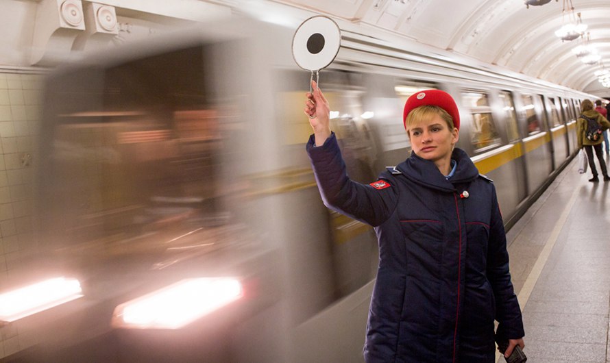 Сбой поездов устраняют на «желтой» ветке московского метро