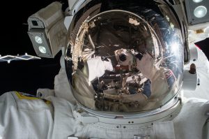 В открытом космосе первая женщина-космонавт провела 3 часа и 34 минуты. Фото: pixabay.com