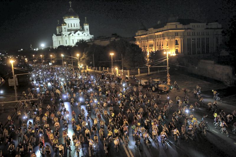 Ночной велопарад в Москве собрал 10 тысяч участников