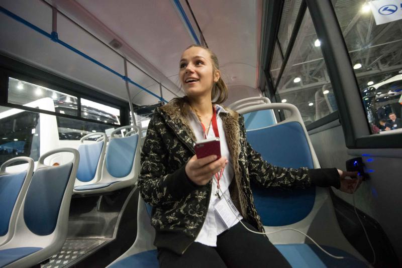 Пассажиры московских электробусов смогут воспользоваться интернетом и USB-зарядками