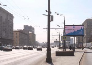 Помимо рекламных возможностей, такие билборды можно использовать в качестве поздравительных видеооткрыток. Фото: mos.ru