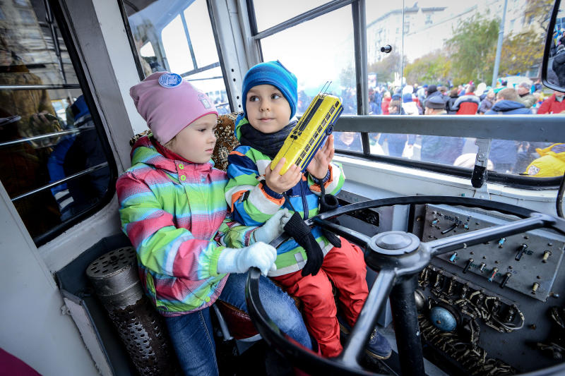 Раритетные автобусы и троллейбусы покажут в День московского транспорта на Фрунзенской набережной