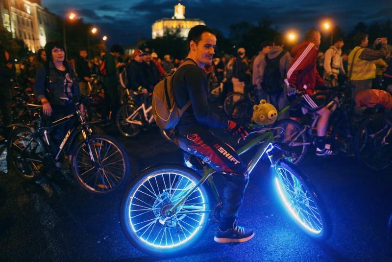 Участники ночного велопарада проедут 14 километров по Москве