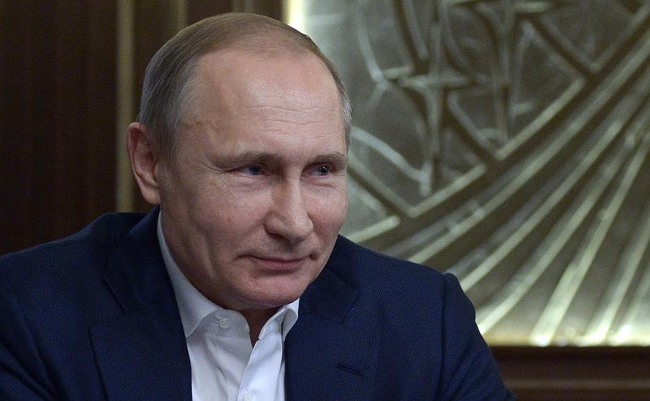 Владимир Путин угостил Правительство мороженым на МАКС — 2017