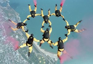 На ее счету уже значились три мировых рекорда по парашютному спорту в групповых прыжках из стратосферы. Фото: pixabay.com