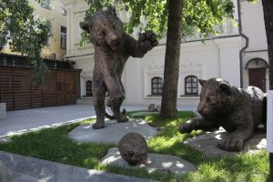 18 августа 2017 года. Памятник амурским тигрятам на Мясницкой улице 