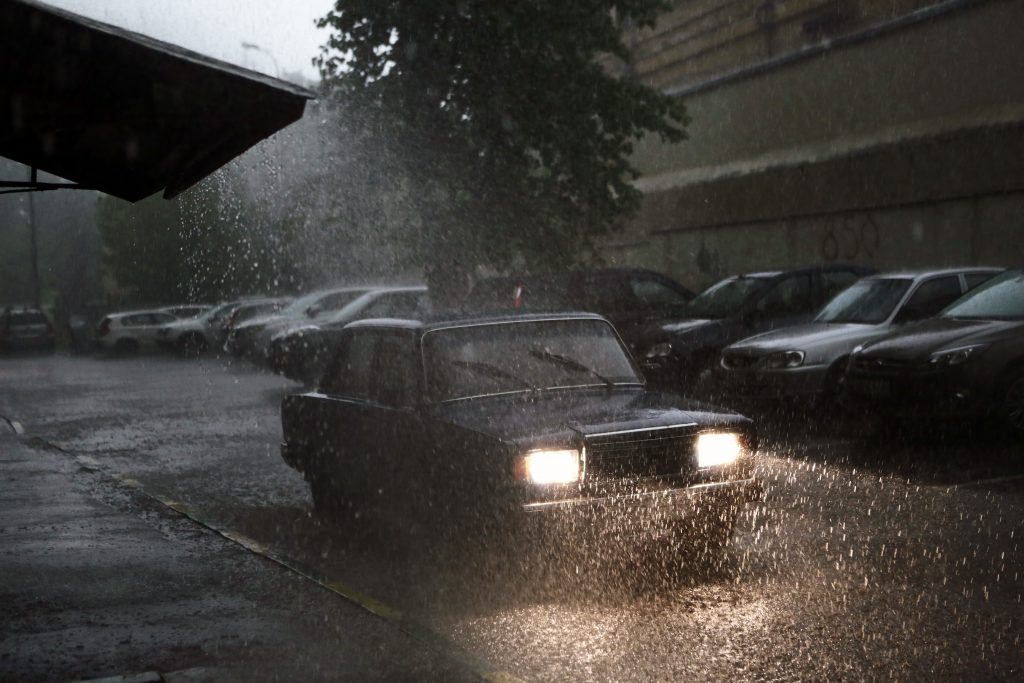 За ночь в Москве зафиксировали до трети месячной нормы дождей