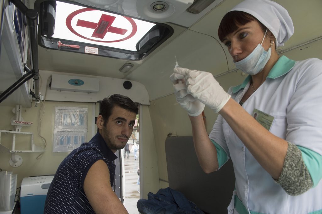Москва откроет пункты вакцинации у станций метро и МЦК