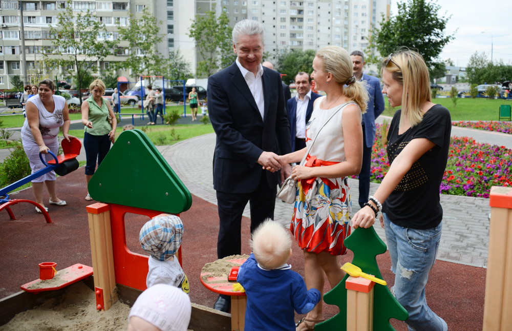 Сергей Собянин пообещал обновлять по три тысячи дворов и детских площадок в год
