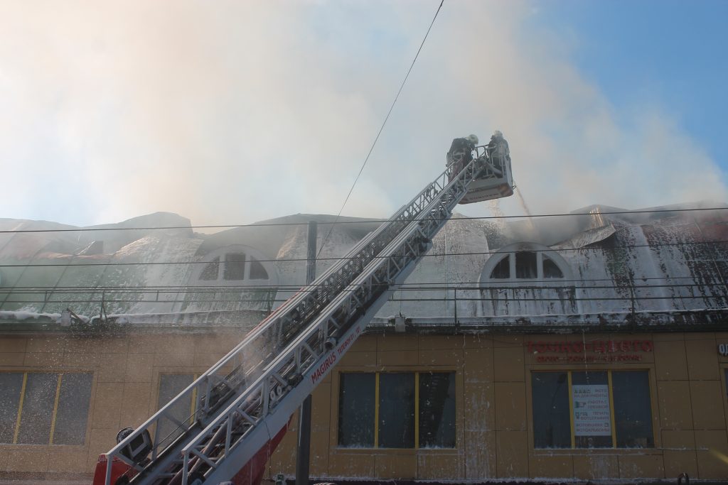 Пожар в здании торгового комплекса на Таганской площади в Москве ликвидирован