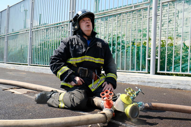 Пожарные спасли пять человек при ликвидации возгорания на северо-западе Москвы
