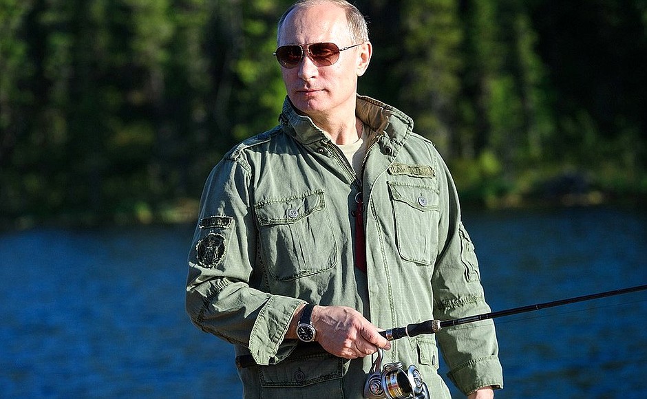 Владимир Путин два часа гонялся за щукой в Сибири