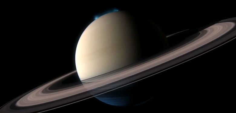 Сатурн удивил ученых своей атмосферой и толщиной колец