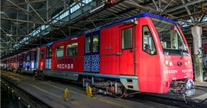 Метрополитен в Москве запустил ко Дню города праздничный поезд