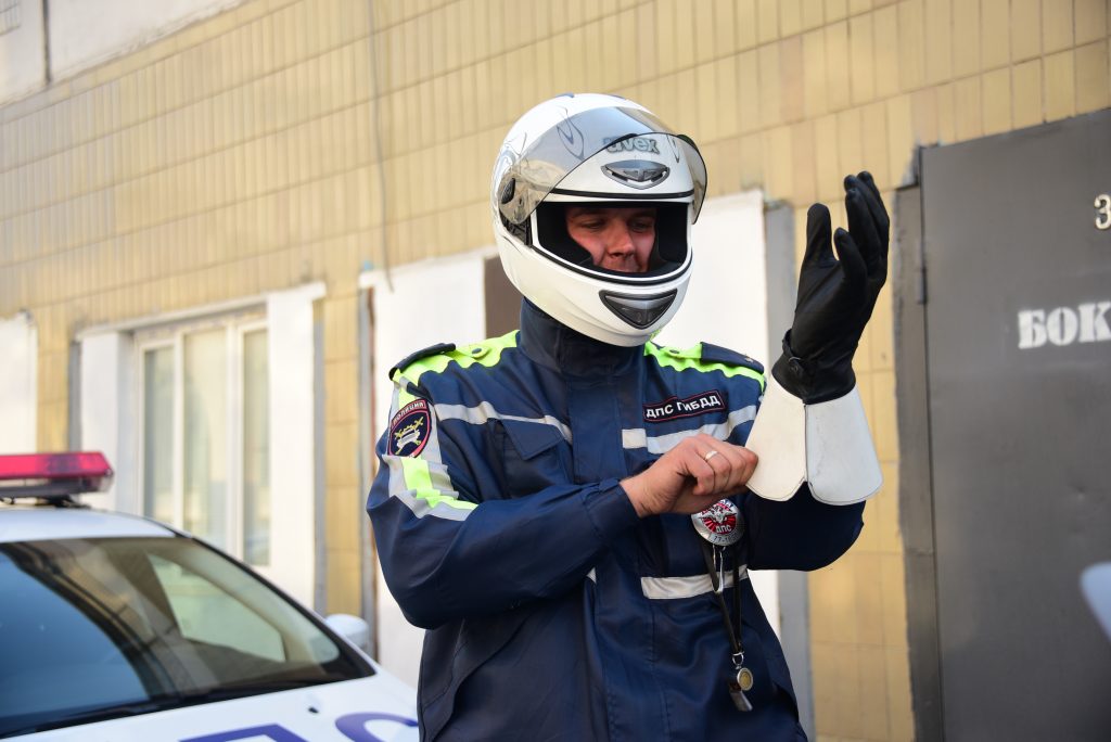 Полиция Москвы выясняет обстоятельства наезда «Соболя» на пешехода