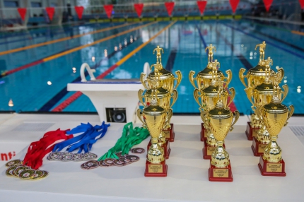 Соревнования по плаванию прошли в столичном главке МЧС