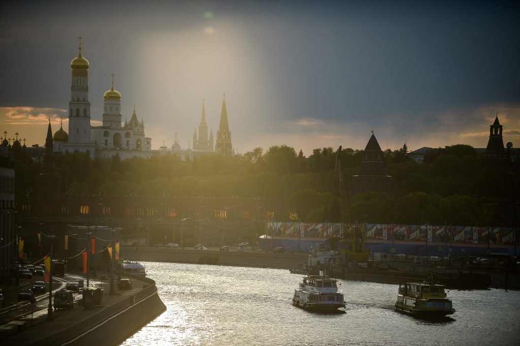В пятницу из-за туч над Москвой выглянет солнце