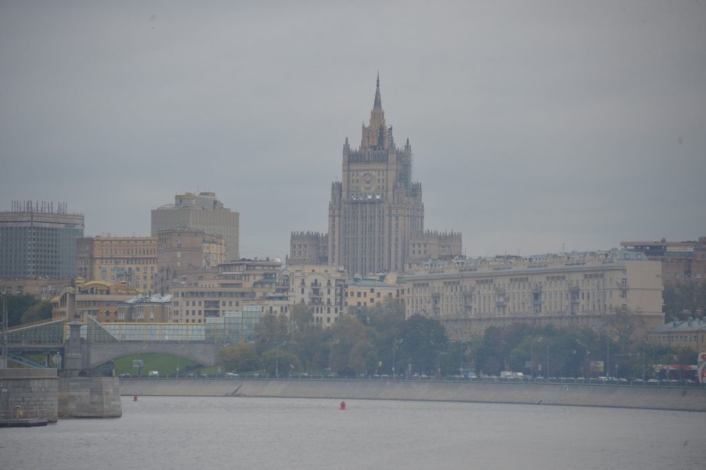 Туман и заморозки: в Москве объявили «желтый» уровень опасности