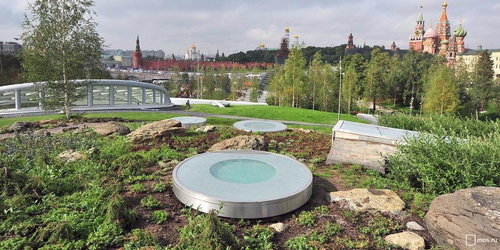 Путин и Собянин открыли парк «Зарядье»