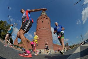 Для бегунов организуют две дистанции длиной 42,2 и 10 километров. Фото: Александр Казаков, «Вечерняя Москва»
