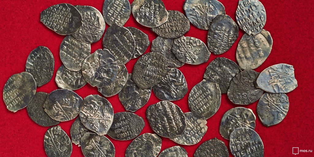 Клад монет XVII века обнаружили на Нижней Радищевской улице