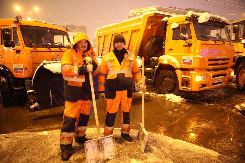 Приблизительно 5 тысяч единиц снегоуборочной техники будет задействовано на московских улицах зимой 2017 года.