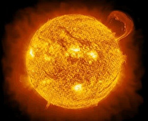 Вспышка на Солнце может вызвать полярное сияние над Москвой