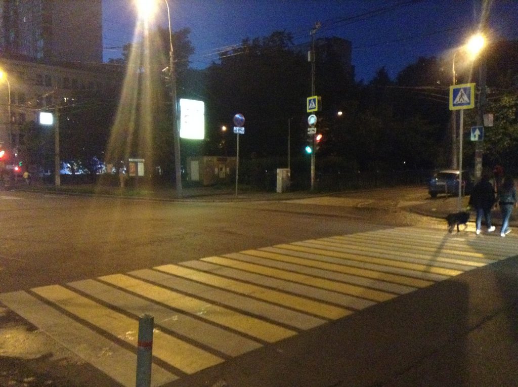 Москвичи одобрили подсветку пешеходных переходов