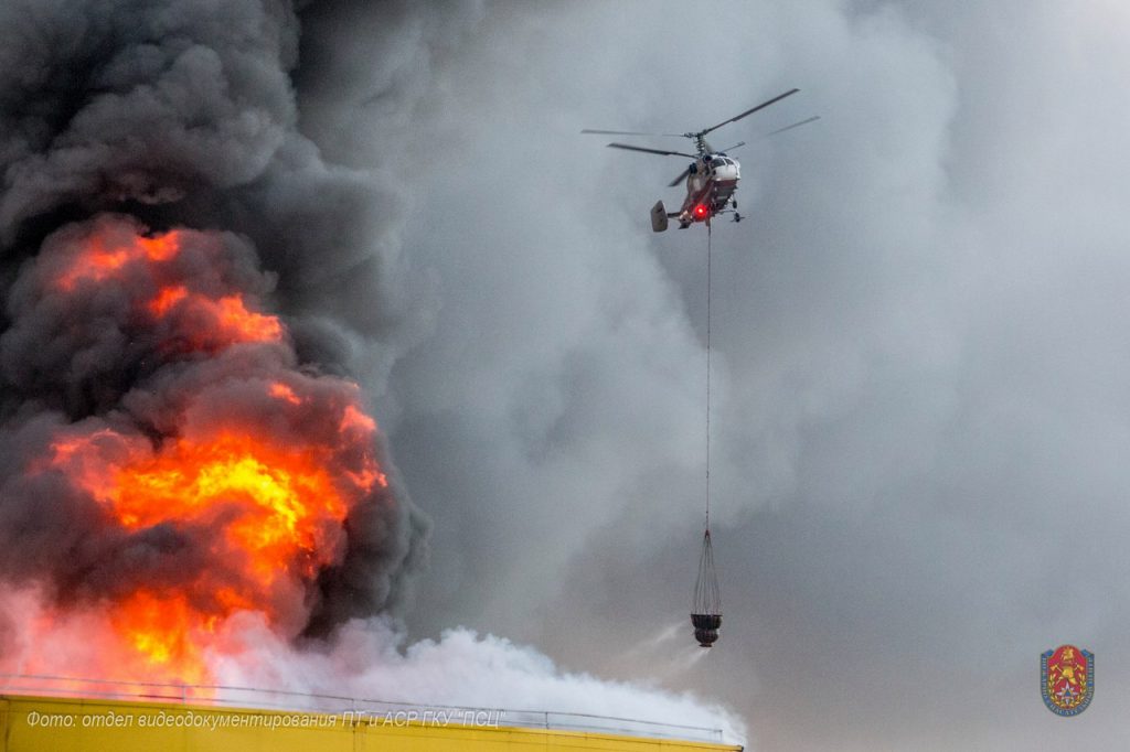Командир экипажа вертолета ГКУ «МАЦ» о работе на пожаре в ТЦ Синдика