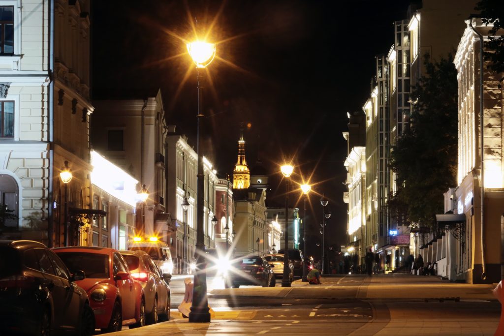 Усовершенствованные фонари появились на дворовых объектах Москвы