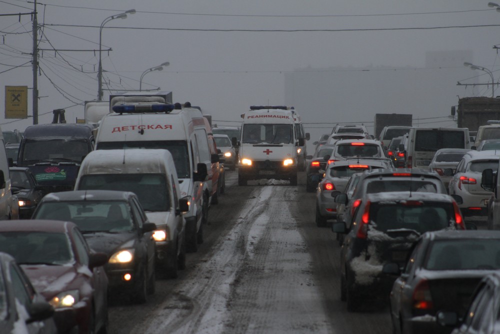 ЦОДД призвал автомобилистов Москвы к бдительности из-за непогоды