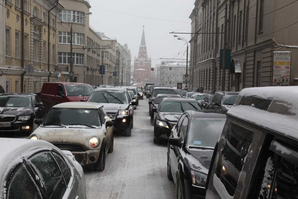 Москву предупредили о пробках из-за снегопада