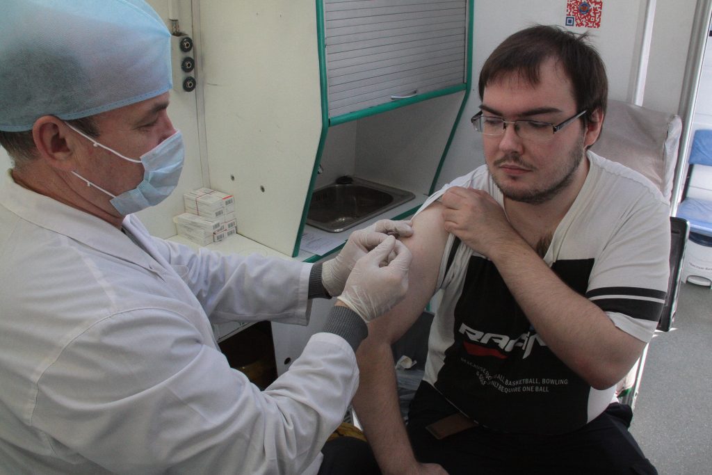 Пункты прививок возле станций метро и МЦК посетили 157 тысяч москвичей