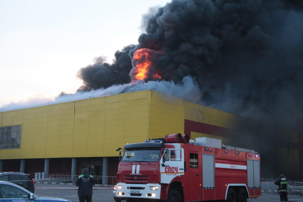 МЧС увеличило число пожарных на строительном рынке в Москве