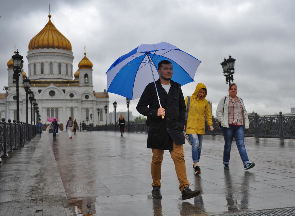 В среду Москву ожидает потепление с дождем