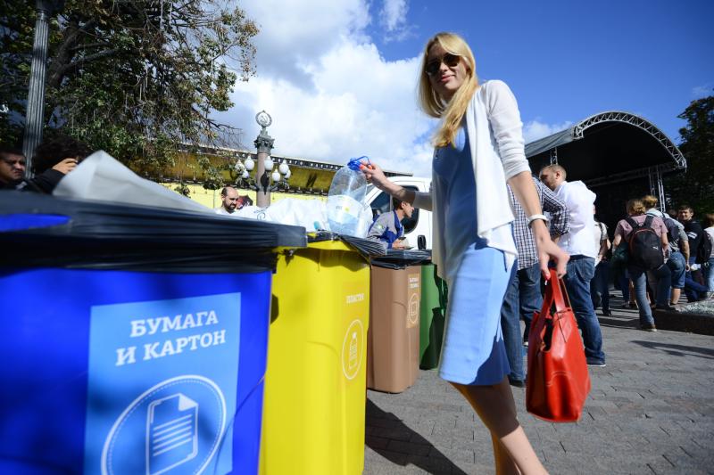 в местах проведения мероприятия организаторы установили специальные пункты раздельного сбора мусора. Фото: "Вечерняя Москва"