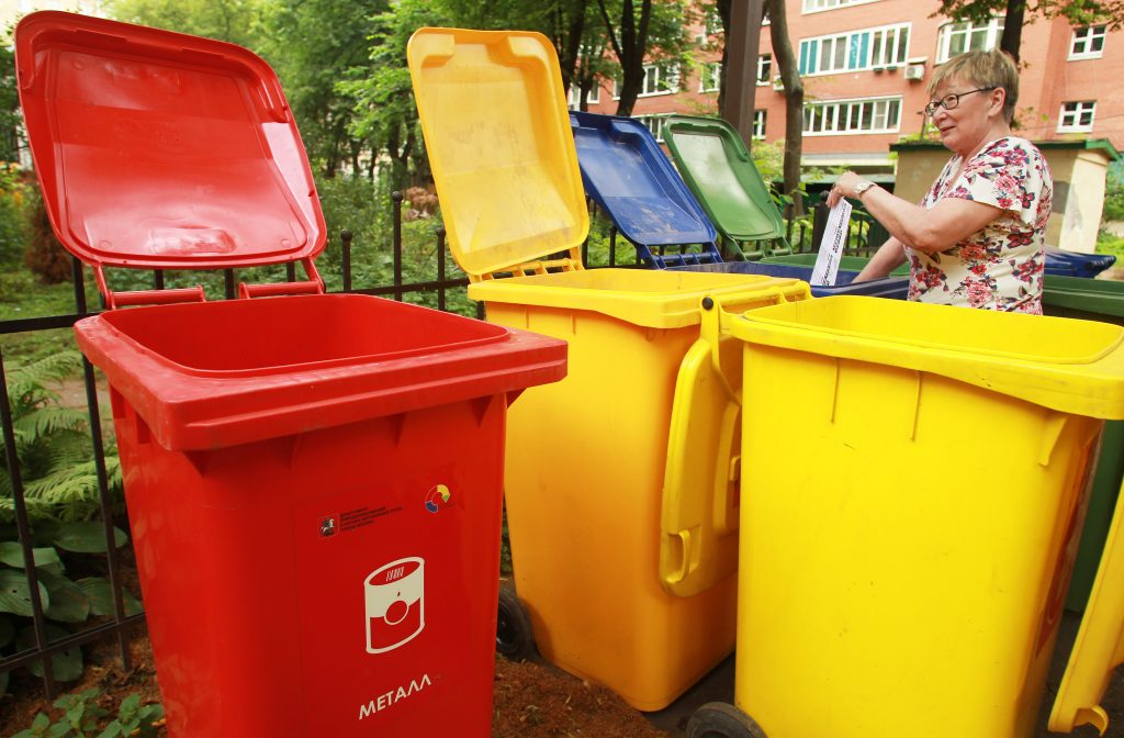 Урны Москвы научатся прессовать мусор и вызывать мусорщика