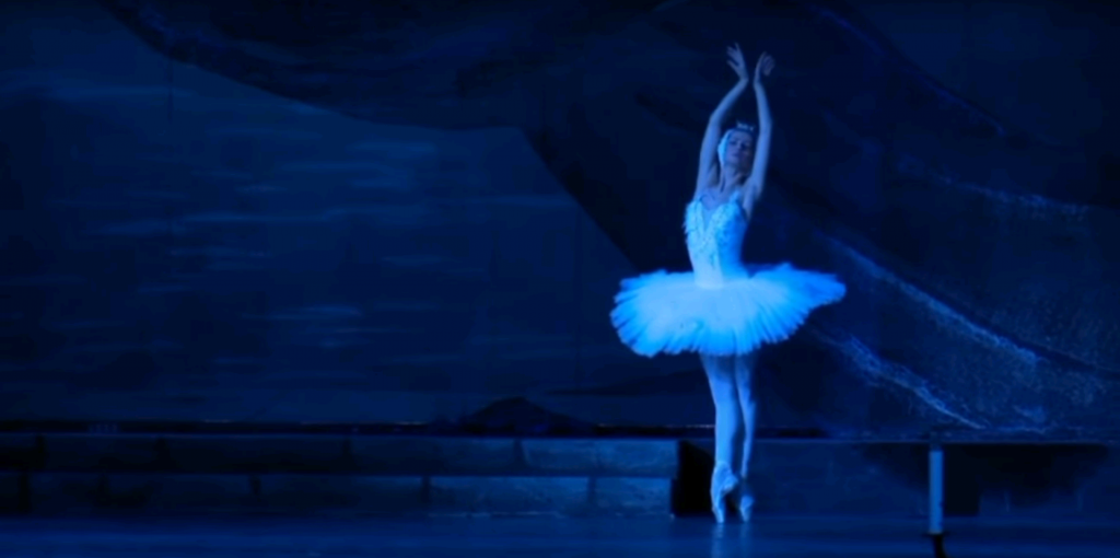 Театр «Кремлевский балет», где до сих пор исполняют легендарное «Лебединое озеро». Фото: скриншот youtube. Пользователь: kremlinballet