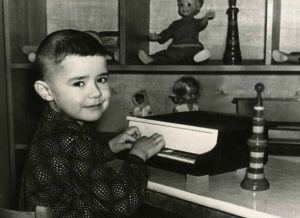 Евгений Осин в детстве. Фото: официальный сайт Евгения Осина
